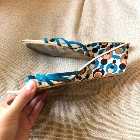 Cute blue dotted wedge heel sandals / shoes - Picture 8 of 12